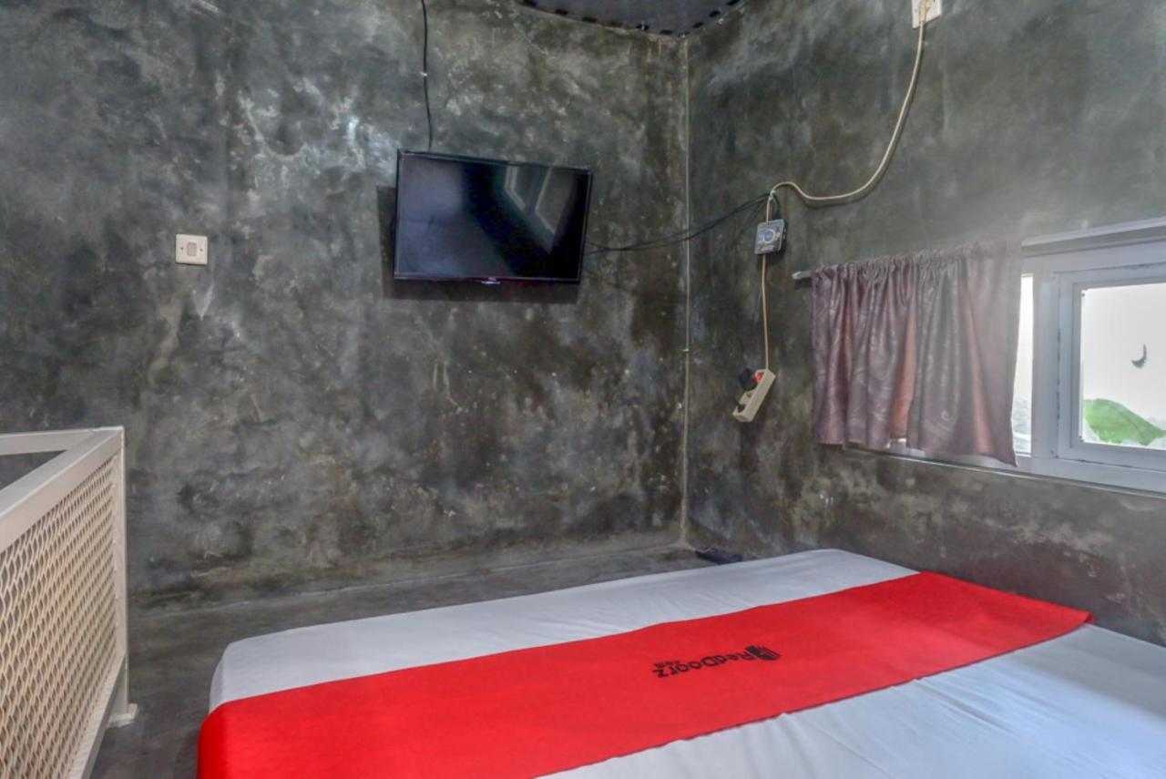 Reddoorz Near Jumbo Mall Sragen Buitenkant foto
